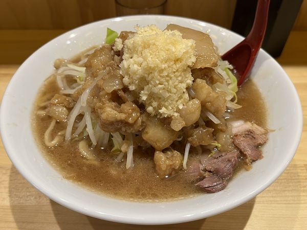 「ラーメン並(野菜普通、アブラ多め、ニンニク多め)」@クローバー 久喜西口店の写真