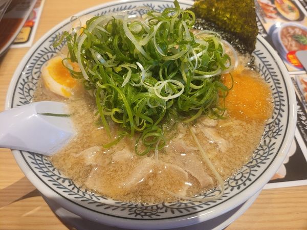 「ネギ肉そば　味玉入り」@丸源ラーメン 稲城平尾店の写真