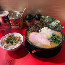 中盛　玉ねぎ　キクラゲ　ライス（チャーシューまぶし）