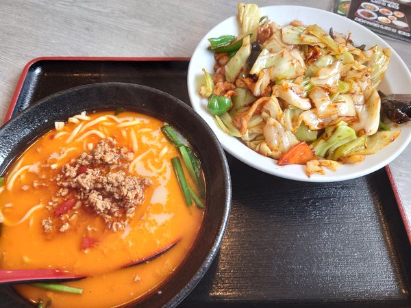 「ラーメンセット】台湾豚骨ラーメン＆回鍋飯（税込825円）」@台湾料理 天和の写真