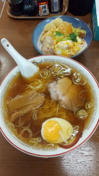 「ラーメン・ミニ親子丼セット880円（臨時メニュー）」@大久保だんごの写真