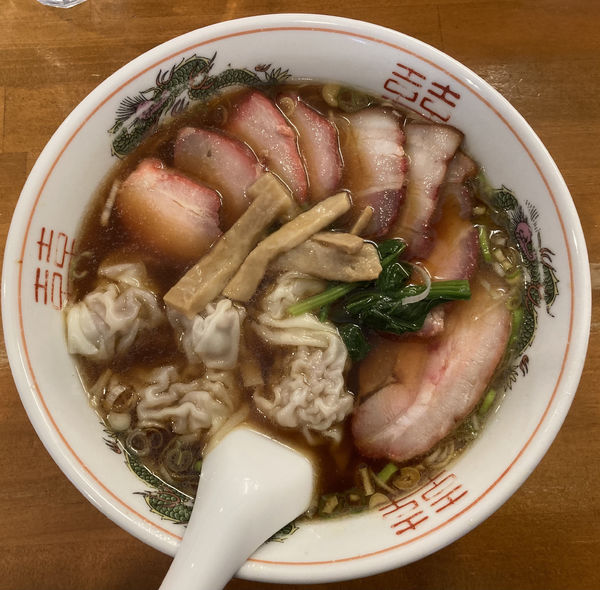 「叉焼ワンタン麺　1300円+半カレーライス400円」@下前商店の写真
