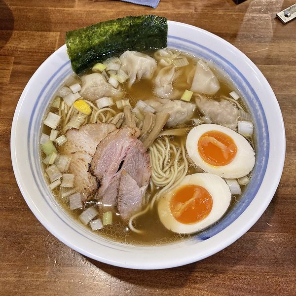「ワンタンメン＋味玉」@麺屋 悠の写真