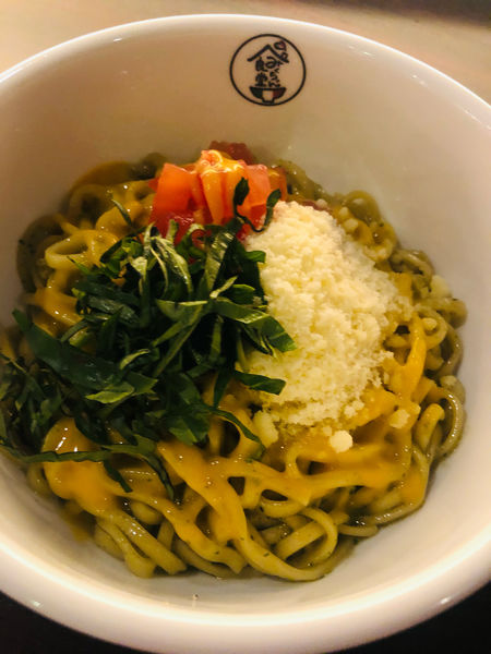 「まぜそば　バジルトマト　1000円」@イタリアンまぜそばのお店 みくちゃん食堂の写真