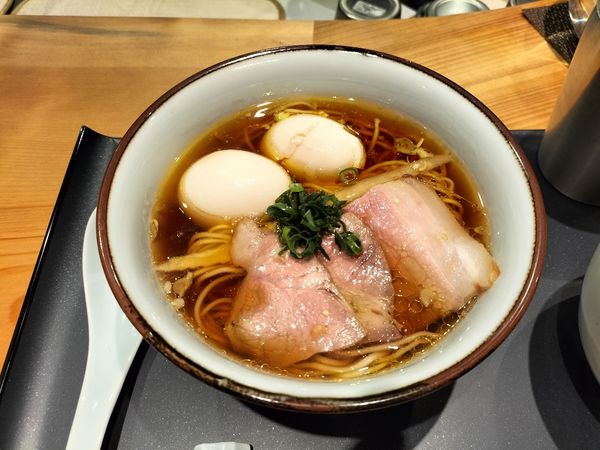 「高坂鳥の醤油らぁめん卵入り」@らぁめんシフクの写真