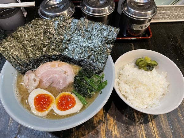 「味玉ラーメン、海苔、ライス」@らーめんありがた家の写真