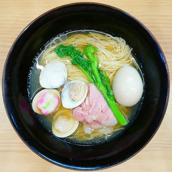 「【期間限定】ハマグリと焼きあごの塩らー麺＋味玉＋エビス小瓶」@焼きあご塩らー麺 たかはし 北千住店の写真
