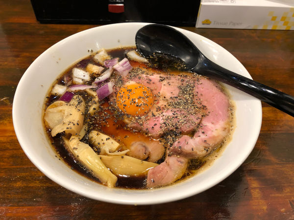 「肉玉ブラックラーメン」@オリオン食堂の写真