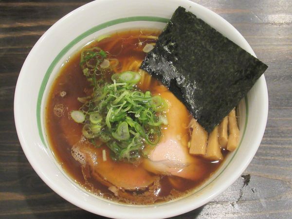 「らーめん正油（880円）」@仲吉荘の写真