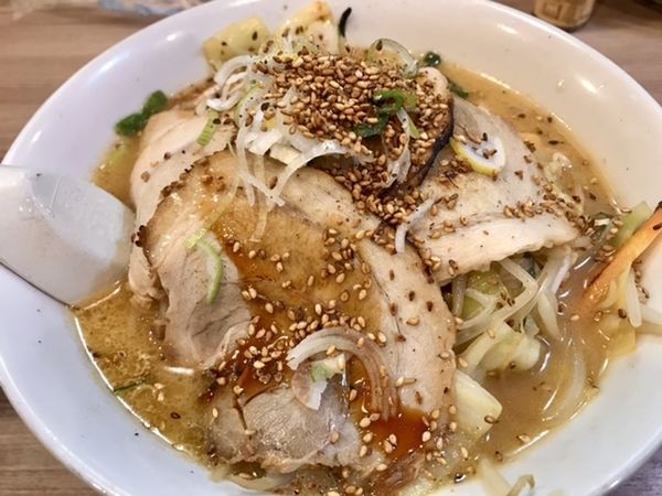 「野菜味噌チャーシュー990円税込」@天下一らーめんの写真