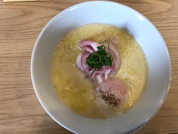 「白トリュフオイル香る鶏白湯麺」@らーめんMAIKAGURAの写真