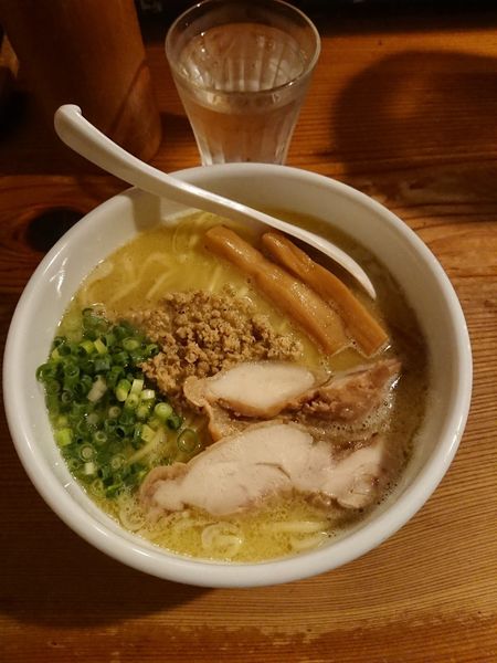 「白鶏ラーメン」@鶏の穴の写真