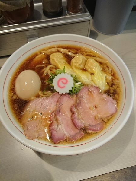 「特製中華そば」@横浜中華そば 維新商店の写真