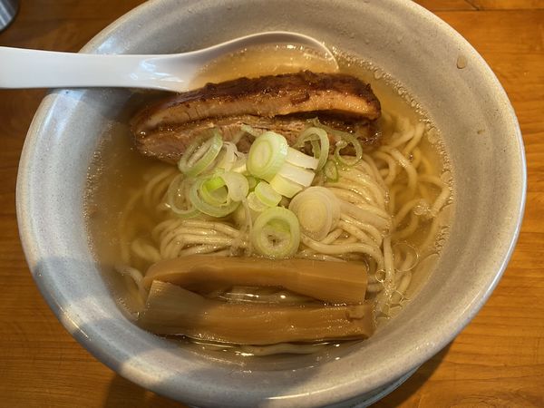 「らーめん macro (焼豚1枚のせ)（1000円）」@人類みな麺類 東京本店の写真