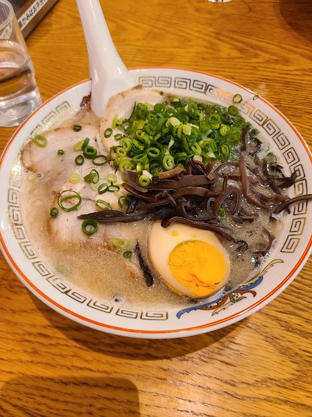 「特製博多ラーメン¥1010」@博多ラーメン でぶちゃん 高田馬場本店の写真