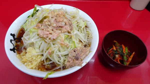 「小ラーメン（750円）＋キムチ（100円）ニンニク野菜アブラ」@ラーメン二郎 越谷店の写真
