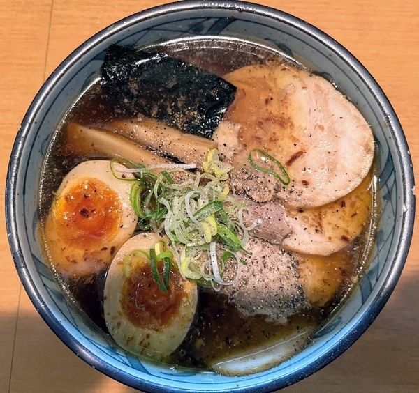 「醤油特選らーめん」@焦がしねぎらーめん 葱次郎 大宮西口店の写真