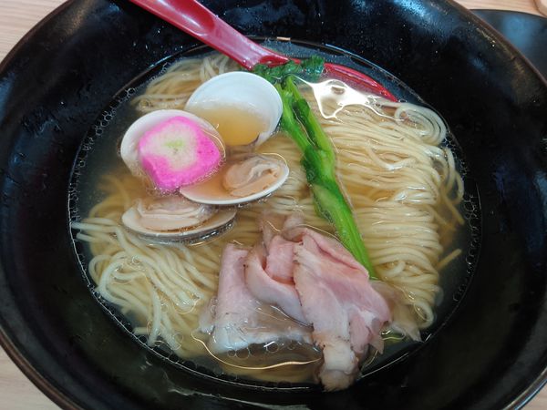 「ハマグリと焼あごだしの塩らー麺　１０００円」@焼きあご塩らー麺 たかはし 北千住店の写真