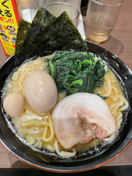 「醤油豚骨ラーメン」@横浜家系ラーメン 壱角家 大宮東口店の写真