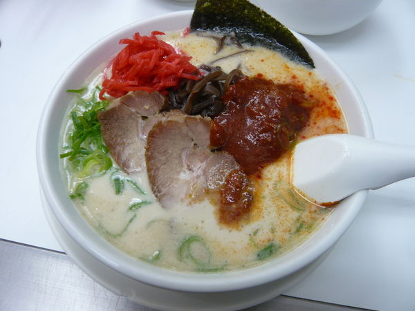 「辛とんこつ（辛ダレ増）」@博多天神 新橋2号店の写真