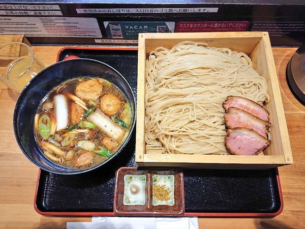 「鴨蒸籠(麺400g)＋鴨ロース・淡海地鶏つくね」@ラーメン 巌哲の写真