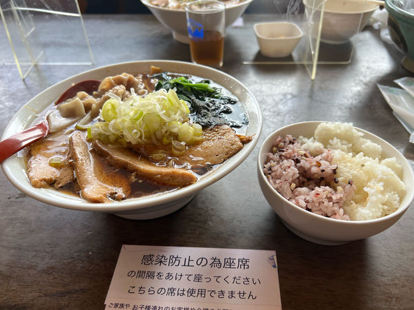 「たまり醤油ラーメン、極太チャーシュー」@ふうふう亭の写真