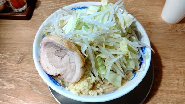 「ラーメン（大盛+ヤサイニンニク）」@ジャンクガレッジ 川越小堤店の写真