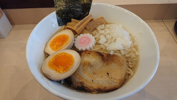 「煮干し中華そば+大盛＋ラーパスで煮卵」@中華そば カゼノウタの写真