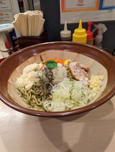 「【4月限定】ジェノベーゼ+大麺増し(600g)+生卵+ネギ」@鷹の目 蒲田店の写真