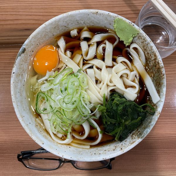 「青菜うどん冷やし＋たまご」@そば処 二葉 神田駅南口店の写真