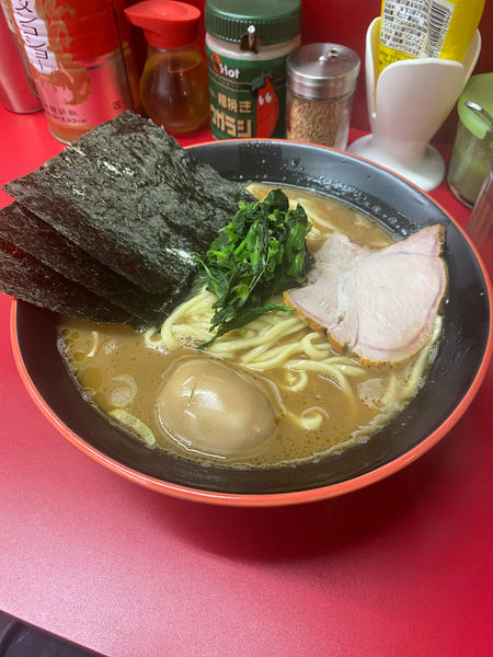 「醤油味たま (麺硬め油少なめ)」@横濱家系ラーメン 勝鬨家の写真