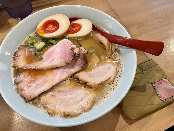 「白湯ラーメン味玉チャーシュー」@ラーメンの店 せせらぎの写真