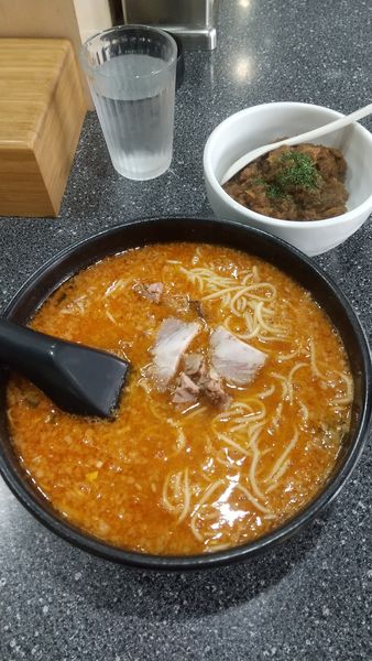 「辛味噌らーめん1000円、カレー350円」@丸富の写真