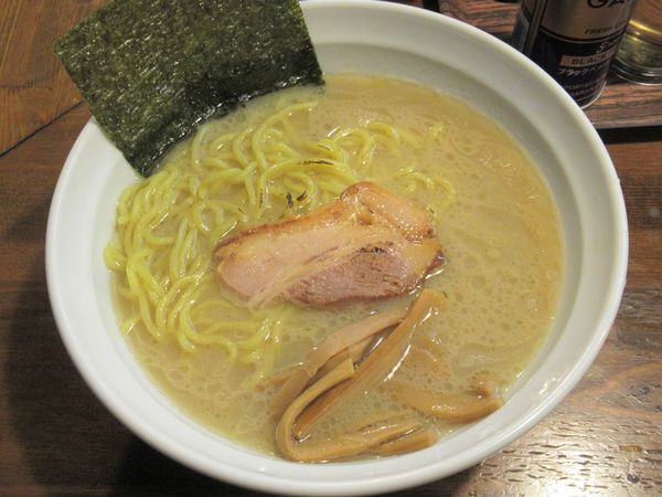 「塩らーめん（750円）」@東京とんこつらーめん 龍 小平店の写真