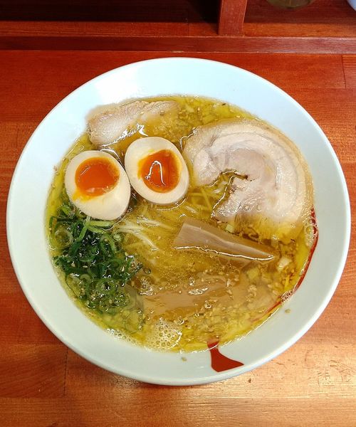 「(限定) 塩ラーメン 730円＋味玉 100円」@らーめん・油そば 笑びすの写真