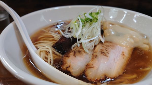 「限定　あさり醤油ラーメン＋チャーシュー」@八王子 響の写真