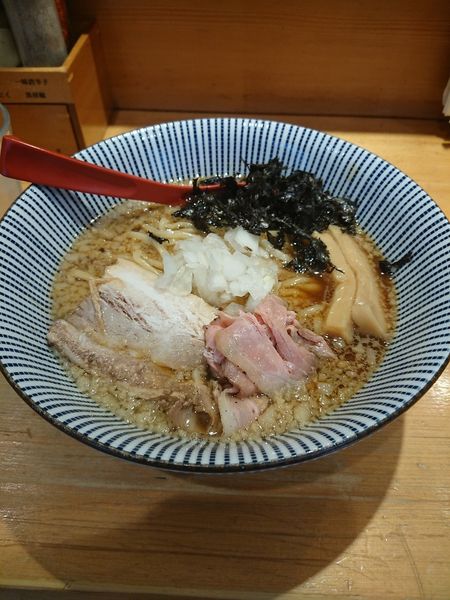 「醤油ラーメン」@焼きあご塩らー麺 たかはし 上野店の写真