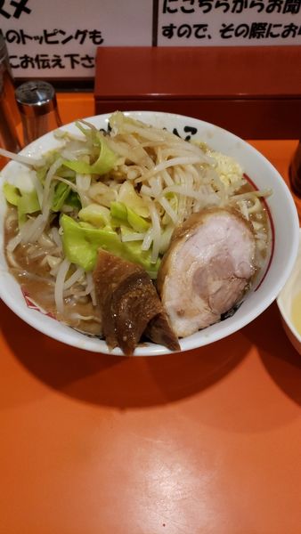「ラーメン豚一切れ・生卵・節【1,130円】」@ちばからの写真