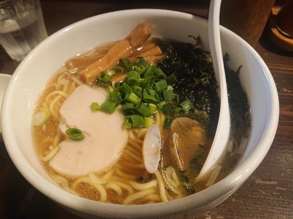 「あっさり醤油らーめん大盛（９６０円）」@鶏の穴の写真