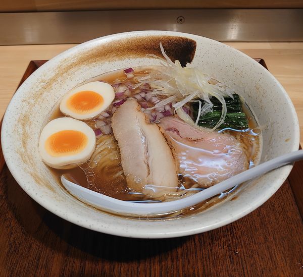 「味玉醤油らぁ麺(930円)」@貝出汁らぁ麺 みぎわの写真