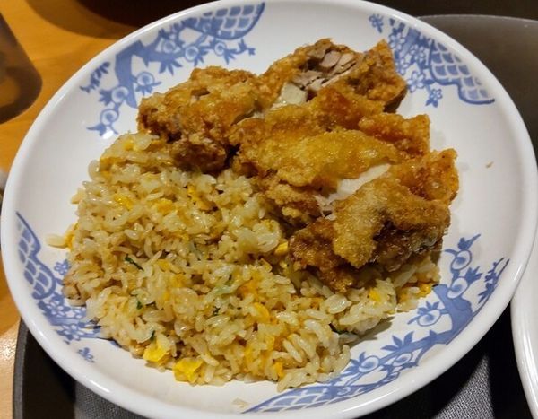 「台湾大からあげチャーハン本格餃子セット989円」@バーミヤン 山形桧町店の写真