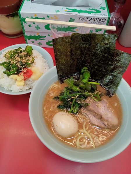 「朝ラーメン並¥650味玉サービス」@横浜ラーメン 武蔵家 大宮店の写真