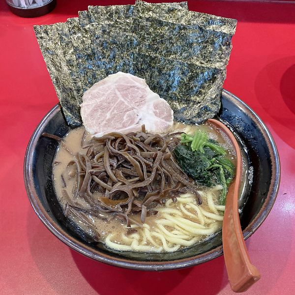 「ラーメン＋海苔＋キクラゲ」@横浜ラーメン おか本の写真