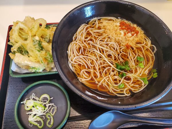 「海老と穂先筍のかきあげそば」@ゆで太郎 関内ベイスターズ通り店の写真