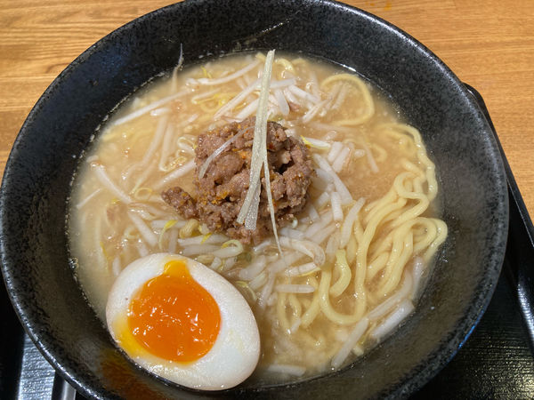 「濃厚味噌ラーメン¥800」@らぅ麺がら喰楽学校 東口駅前店の写真