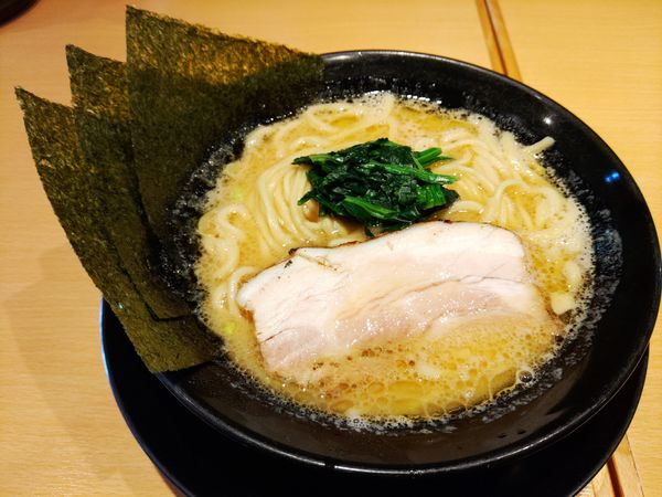 「豚骨醤油」@横浜家系ラーメン 一門家 フジグラン重信店の写真