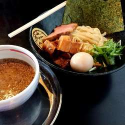 つけ麺(玄゜)麺量200g(930円)+全部乗せ(300円)