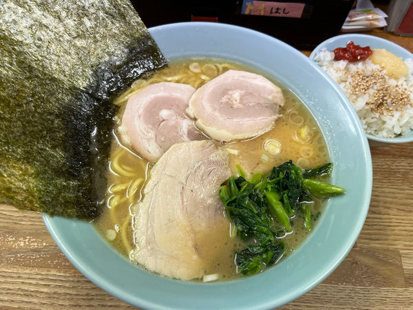 「豚骨しょうゆ ¥760+チャーシュー増 ¥300 半ライス」@横浜ラーメン はま家の写真