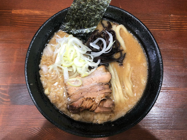 「背脂豚骨醤油」@中華蕎麦 萌芽の写真