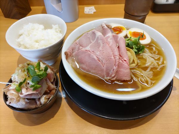 「特製ラーメン(醤油)·チャーシュー切り落とし·ライス」@麺処 絢の写真